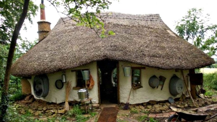 Michael Buck's cob house, Oxfordshire, UK. Photo: Michael Buck